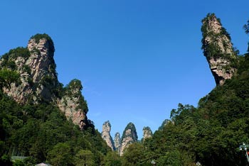 張家界國家森林公園、黃龍洞、天門山、鳳凰古城純玩五日游